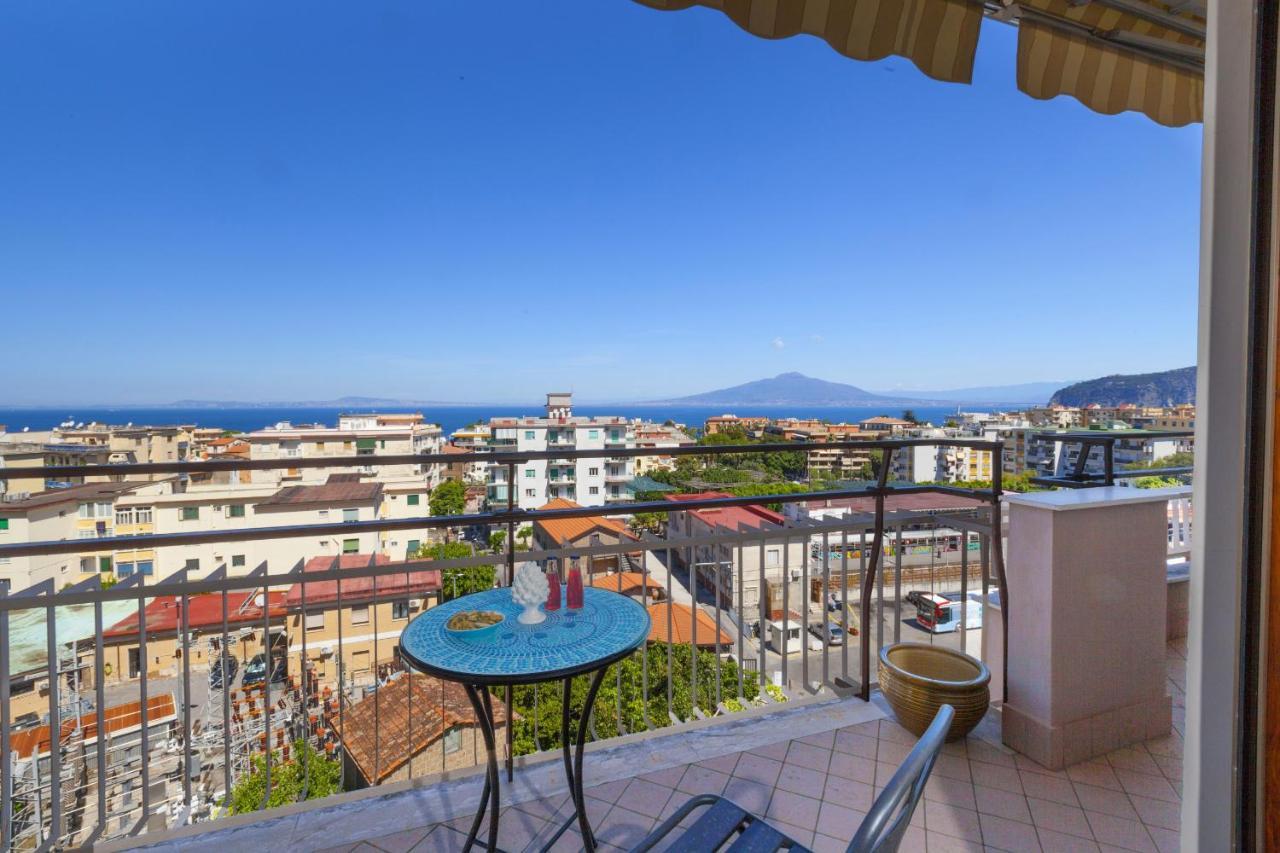 Amore Rentals - Appartamento Cielomare Sorrento Ngoại thất bức ảnh